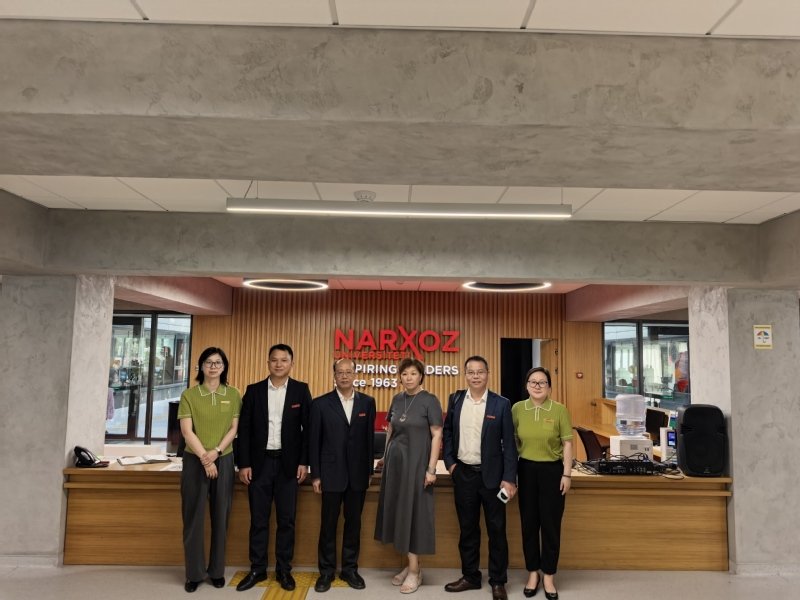 校长王志华率团赴哈萨克斯坦阿拉木图市